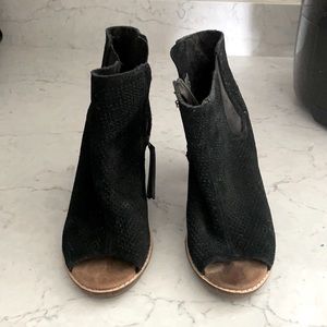 Toms Majorca Black open toed suede booties